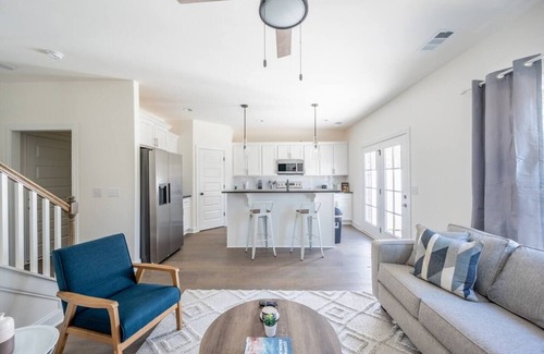 Lakewood House | This townhouse is a 3 bedroom(s), 2.5 bathrooms, located in Nashville, TN.