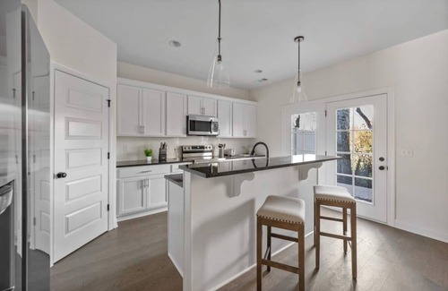 Lakewood House | This townhouse is a 3 bedroom(s), 2.5 bathrooms, located in Nashville, TN.