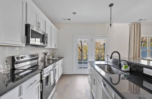 Lakewood House | This townhouse is a 3 bedroom(s), 2.5 bathrooms, located in Nashville, TN.