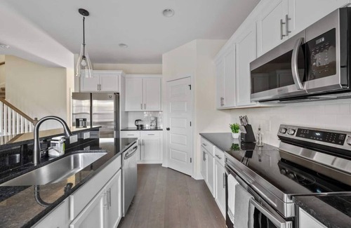 Lakewood House | This townhouse is a 3 bedroom(s), 2.5 bathrooms, located in Nashville, TN.