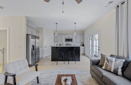 Lakewood House | This townhouse is a 3 bedroom(s), 2.5 bathrooms, located in Nashville, TN.