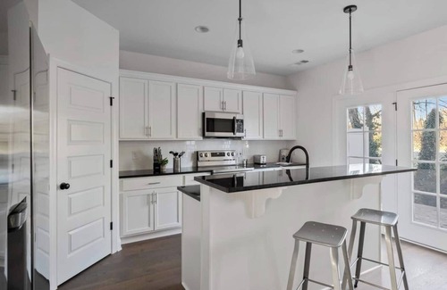 Lakewood House | This townhouse is a 3 bedroom(s), 2.5 bathrooms, located in Nashville, TN.