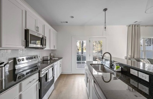 Lakewood House | This townhouse is a 3 bedroom(s), 2.5 bathrooms, located in Nashville, TN.