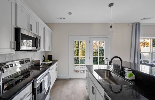 Lakewood House | This townhouse is a 3 bedroom(s), 2.5 bathrooms, located in Nashville, TN.