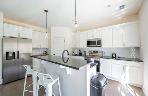 Lakewood House | This townhouse is a 3 bedroom(s), 2.5 bathrooms, located in Nashville, TN.