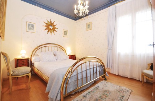 Violes House | This vacation home is a pretty detached villa on the edge of a pretty village in Vaucluse.