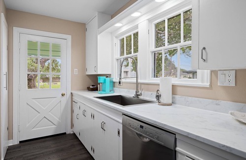 Fulton House | This vibrant 3bd2 ba beach house is right in the heart of Rockport! Pet-friendly