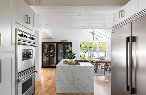 Suquamish Cottage | This waterfront estate on Bainbridge Island blends luxury with nature’s beauty