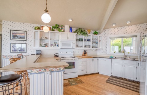 Yachats House | This Well Designed Home will be Your New Favorite Retreat!