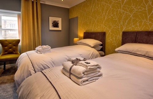 Golspie Apartment | Thistle Apartment - sleeps 4 guests in 2 bedrooms