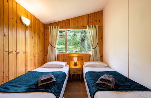 Bunloit Ski Chalet | Thistle Cabin at Ancarraig Lodges, Loch Ness