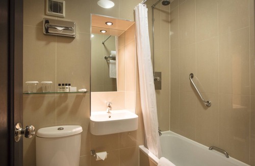 Heathrow Villages Hotel | Thistle London Heathrow Terminal 5