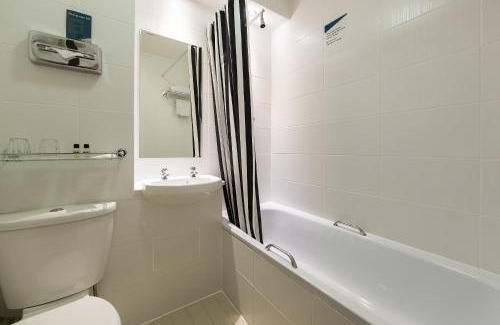 Heathrow Villages Hotel | Thistle London Heathrow Terminal 5
