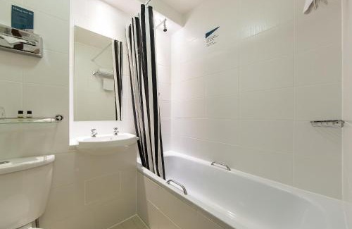 Heathrow Villages Hotel | Thistle London Heathrow Terminal 5
