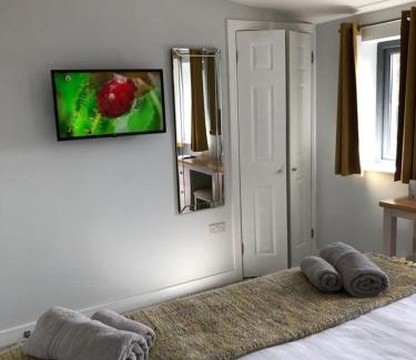 Haverfordwest Apartment | Thistledown Lodge! 5 minutes from beach! Free cancellation!