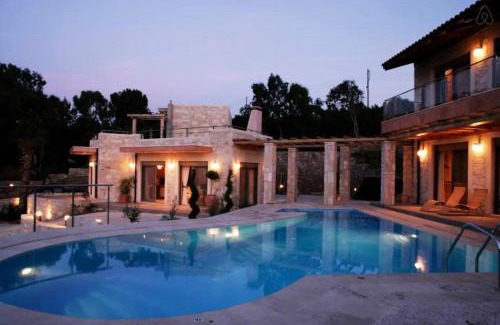 Agia Pelagia House | Thomais Resort: 2 Stone Villas with a Private Swimming Pool