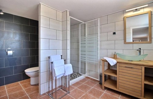 Morel Apartment | THOMANA apartment, private jacuzzi, beach 100 m away