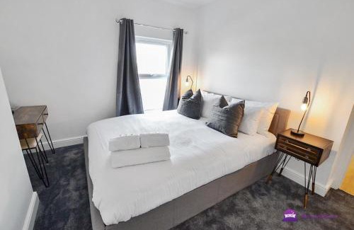 Salisbury Apartment | Thomas 1 bed Apartment with cathedral views - STAYSEEKERS