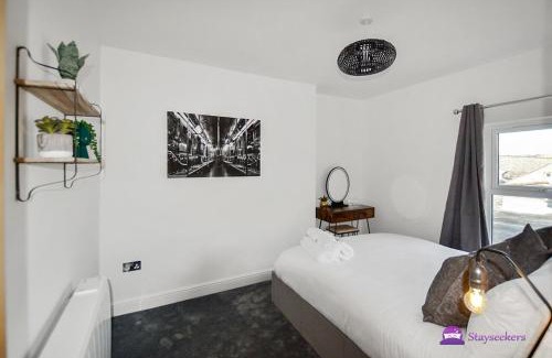 Salisbury Apartment | Thomas 1 bed Apartment with cathedral views - STAYSEEKERS