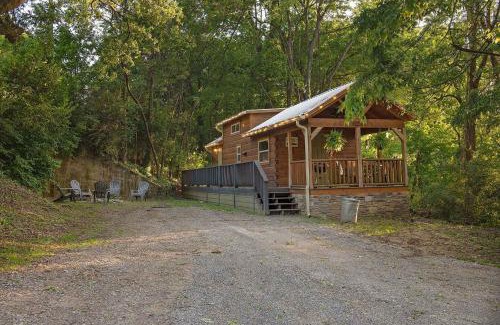 Lookout Valley Neighborhood Association House | Thomas Cabin Forest Tiny Cabin With Hot Tub