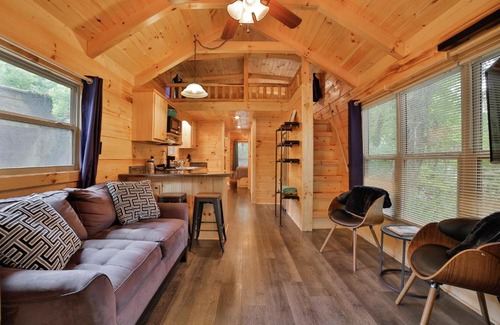 Lookout Valley Neighborhood Association House | Thomas Cabin Forest Tiny Cabin With Hot Tub