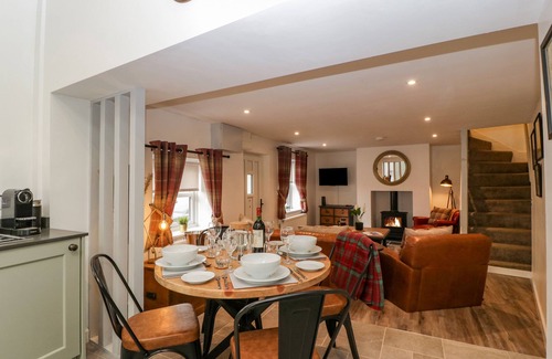Ozleworth House | THOMAS COTTAGE, pet friendly in Wotton-Under-Edge