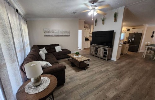 Pine Grove House | Thomas House, spacious house in Tickfaw, LA