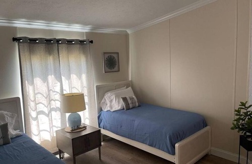 Pine Grove House | Thomas House