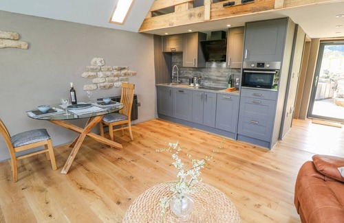 Scarborough Cottage | THOMPSON RIGG BARN, family friendly, with hot tub in Thornton-Le-Dale