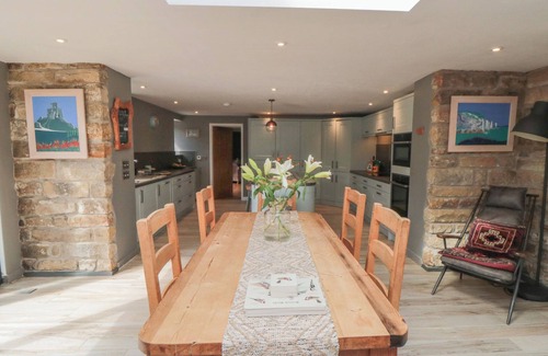 Scarborough Cottage | THOMPSON RIGG HOUSE, family friendly in Thornton-Le-Dale