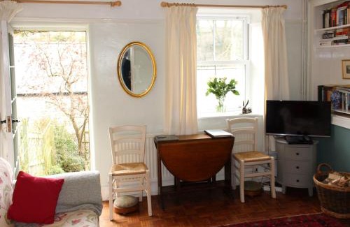 Tideswell House | Thorncliffe Cottage
