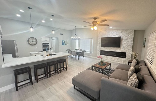Green Valley North House | Thornhill · 35% Off Fall Special - Delightful 4 Bedroom/pool