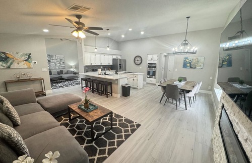 Green Valley North House | Thornhill · 35% Off Fall Special - Delightful 4 Bedroom/pool