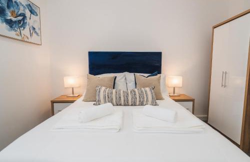 Wakefield Bed & Breakfast | Thornhill House Apartments by VICHY