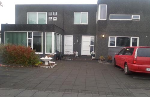 Seltjarnarnes Apartment | Thorshamar - Car Included