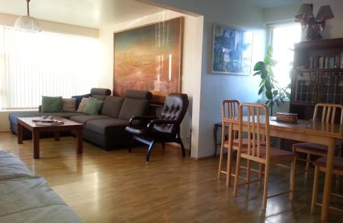 Seltjarnarnes Apartment | Thorshamar - Car Included