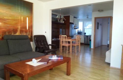 Seltjarnarnes Apartment | Thorshamar - Car Included