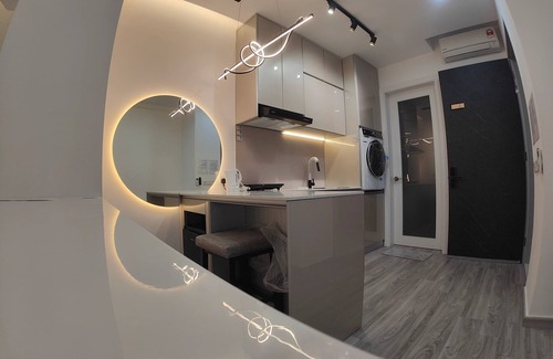 Bukit Indah House | THR1 Cozy Studio with Netflix SKYTREES