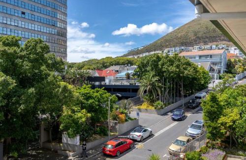 Three Anchor Bay Apartment | Three Anchor Bay 2BR Near Beach Cafes & Promenade