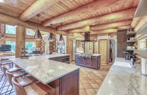 Marble Falls Cabin | Three Arrows Lodge:Spacious Comfort by the Lake!