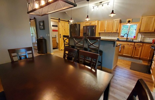 Danbury Cabin | Three Bear Hideaway - Spacious 2 bed + Loft cabin in relaxing, convenient spot!