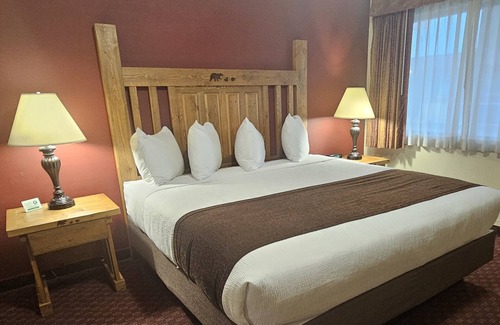 West Yellowstone Hotel | Three Bear Lodge