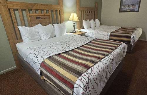 West Yellowstone Hotel | Three Bear Lodge