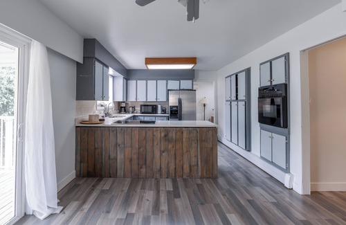 Fleetwood House | Three Bedroom Ac house Near Guildford