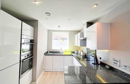 Saint Paul's House | Three bedroom apartment near Cabot Circus w.Parking sleeps 5 - Hopewell
