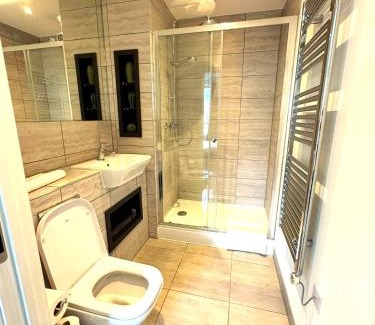 Thames Apartment | Three Bedroom Apartment Barking Riverside - London