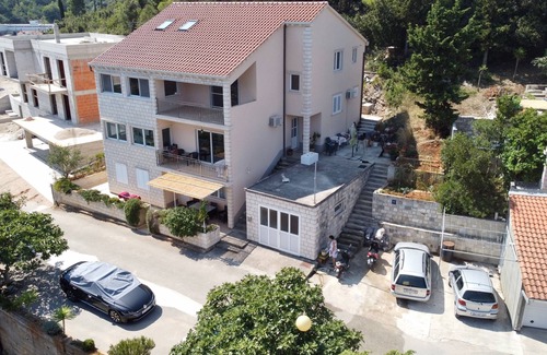 Medvinjak Apartment | Three bedroom apartment with terrace and sea view Korčula (A-23528-a)