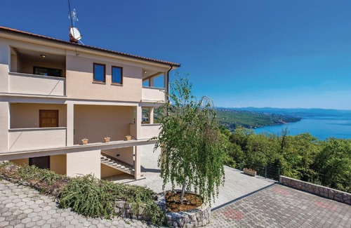 Pobri Apartment | Three-Bedroom Apartment in Opatija