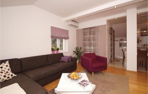 Racisce Apartment | Three-Bedroom Apartment In Racisce