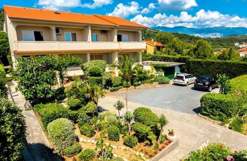 Barbat na Rabu Apartment | Three bedroom apartment with terrace and sea view Barbat, Rab (A-21809-a)
